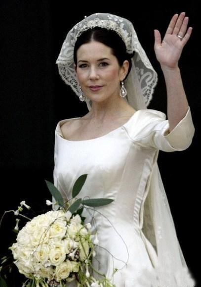 玛丽·唐纳森|各国王妃的婚礼头纱设计,丹麦王妃的最华丽、梅根的很用心