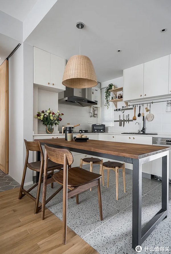 阳台|开放式餐厨+封闭式阳台，62㎡小窝装出90㎡的空间感