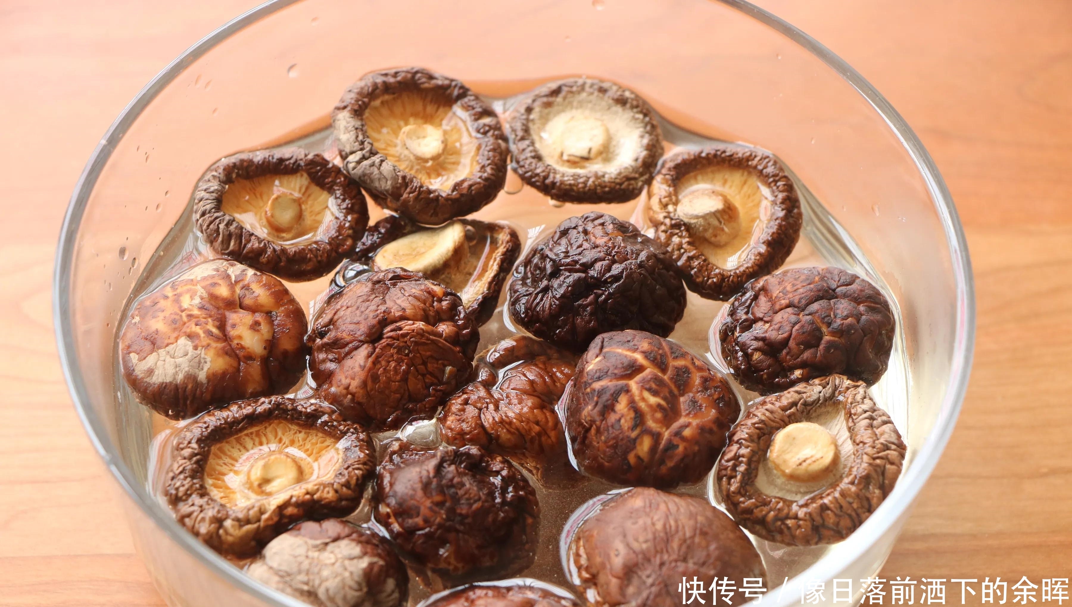 比包子馒头还好吃，外皮有嚼劲，馅料满满，一次吃3个都不过瘾！