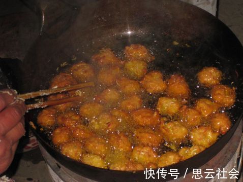 外酥|炸萝卜丸子时，面粉不可少，再加这3样，外酥里嫩，天天吃不腻