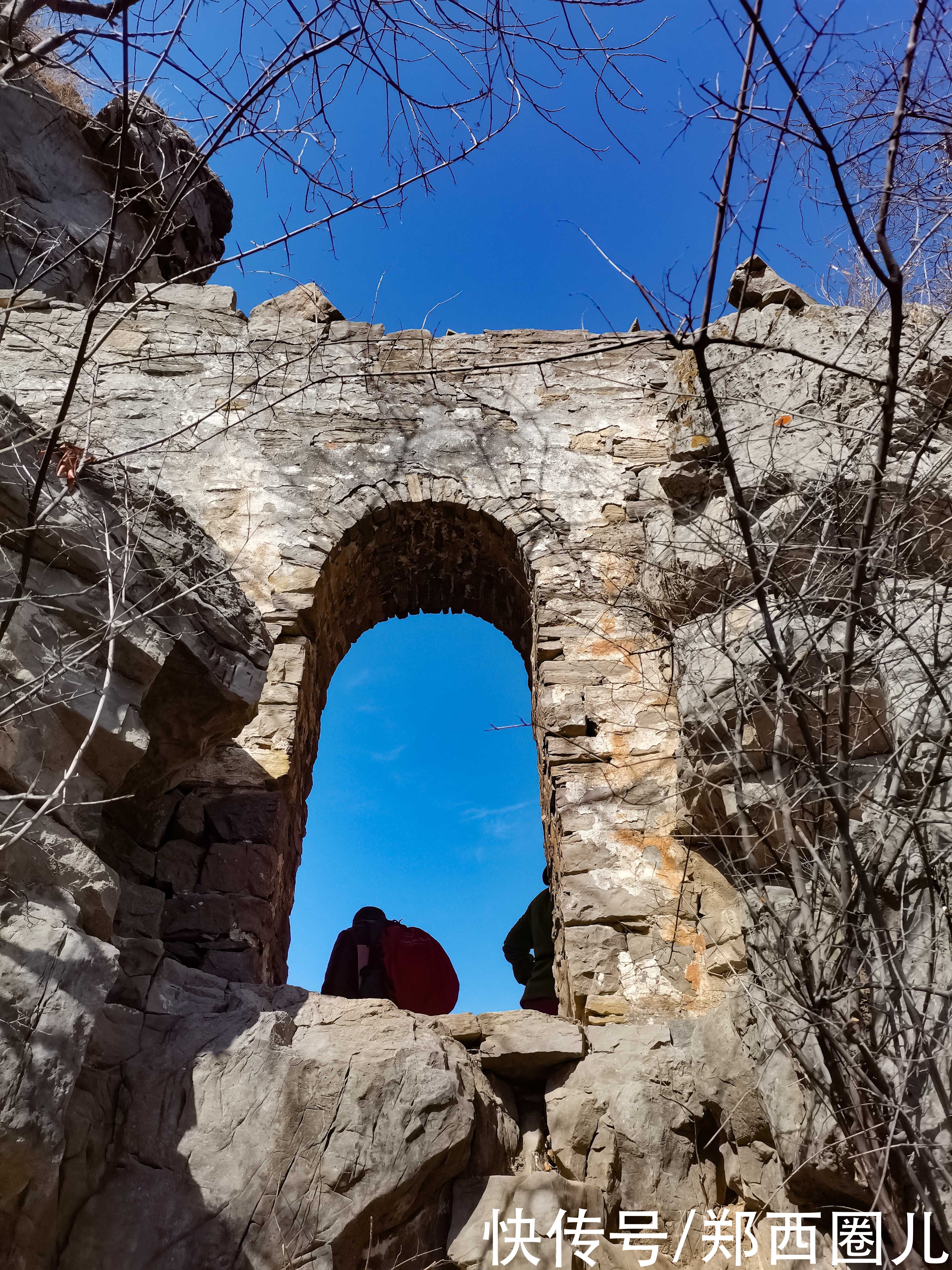 中年|郑州这个春天来得有点早 徒步环游穆桂英寨小龙池赏山桃花