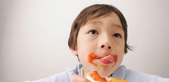 积食越拖越伤娃,孩子的4个信号不能忽视,引起脾虚