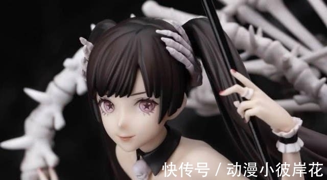 雷姆|手办逼真算什么，让胸口能游泳的等身雕塑告诉你，实用才是王道