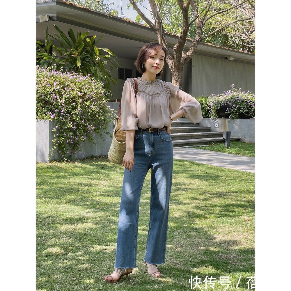 牛仔裤 阔腿裤已经out了,今年流行“牛仔裤”,搭配针织衫、外套真洋气