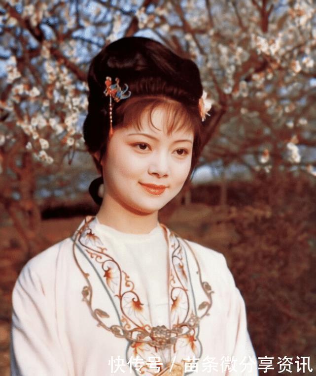 螃蟹宴|薛宝钗办“螃蟹宴”的真正目的,史湘云根本不懂,傻乎乎做了陪衬