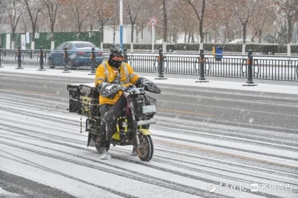  入冬|东营入冬后的第一场雪，雪中温情让人温暖