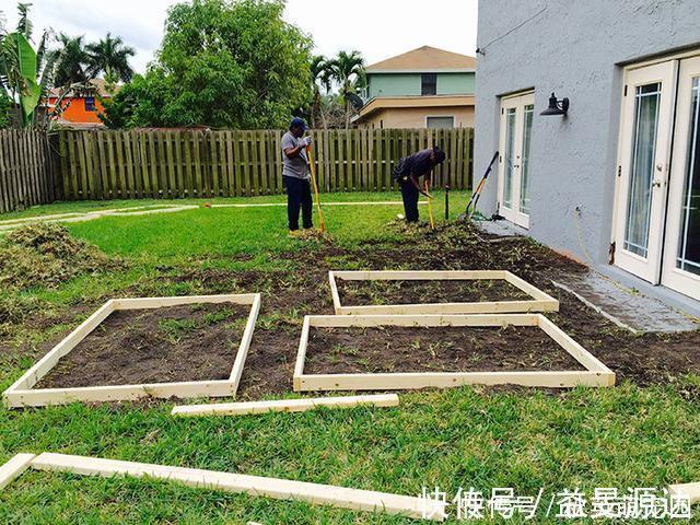 院子|院子不打水泥,铺20个木方格现浇混凝土,变现代庭院果然好看多了