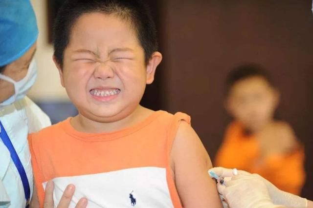 乘客|“谁有吃的给我孩子吃一点”父亲在公交上求助,得知原因乘客泪奔