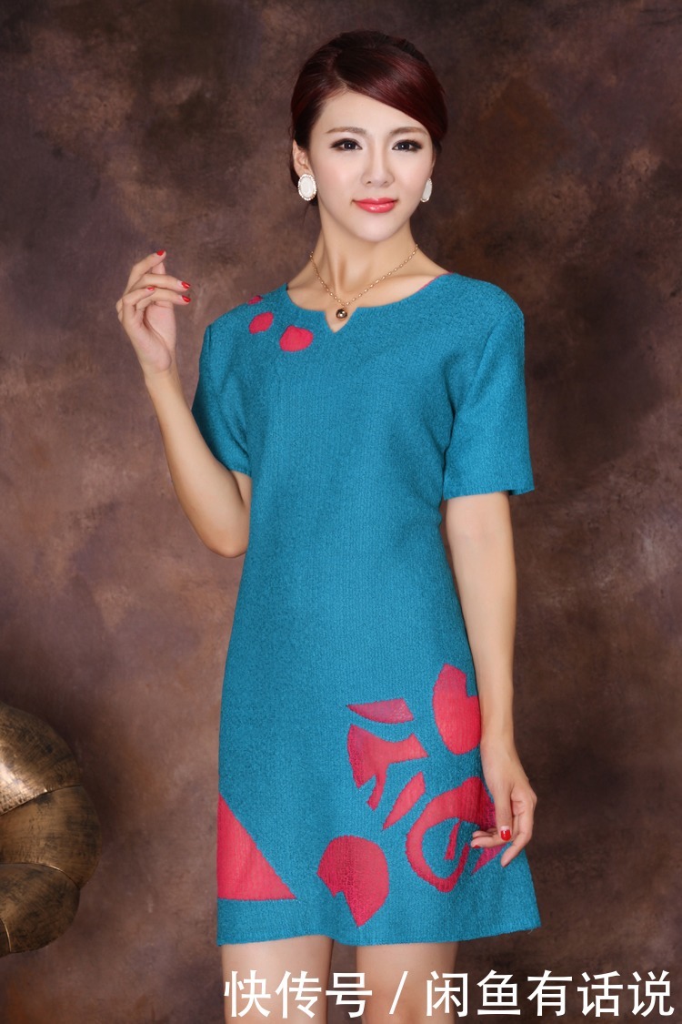 高级感|女人到了60岁,穿裙子记得这4个小技巧,不但减龄还会有高级感