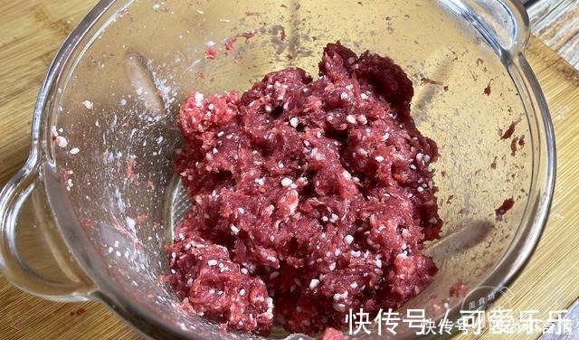 牛肉饺子这样调馅太好吃了,再贵也要吃,做法简单味道鲜香,解馋