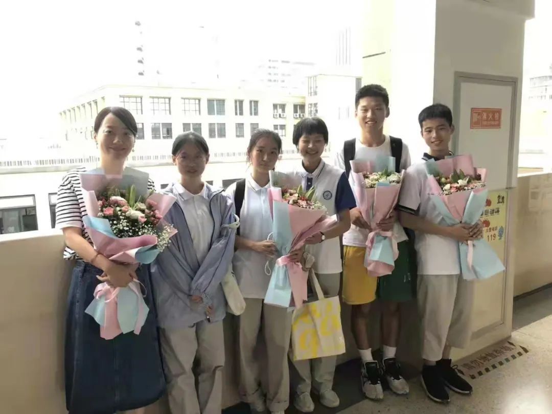 沈老|班上男生写诗表白女同学，杭州这位班主任不仅没阻止，还反手“支一招”？