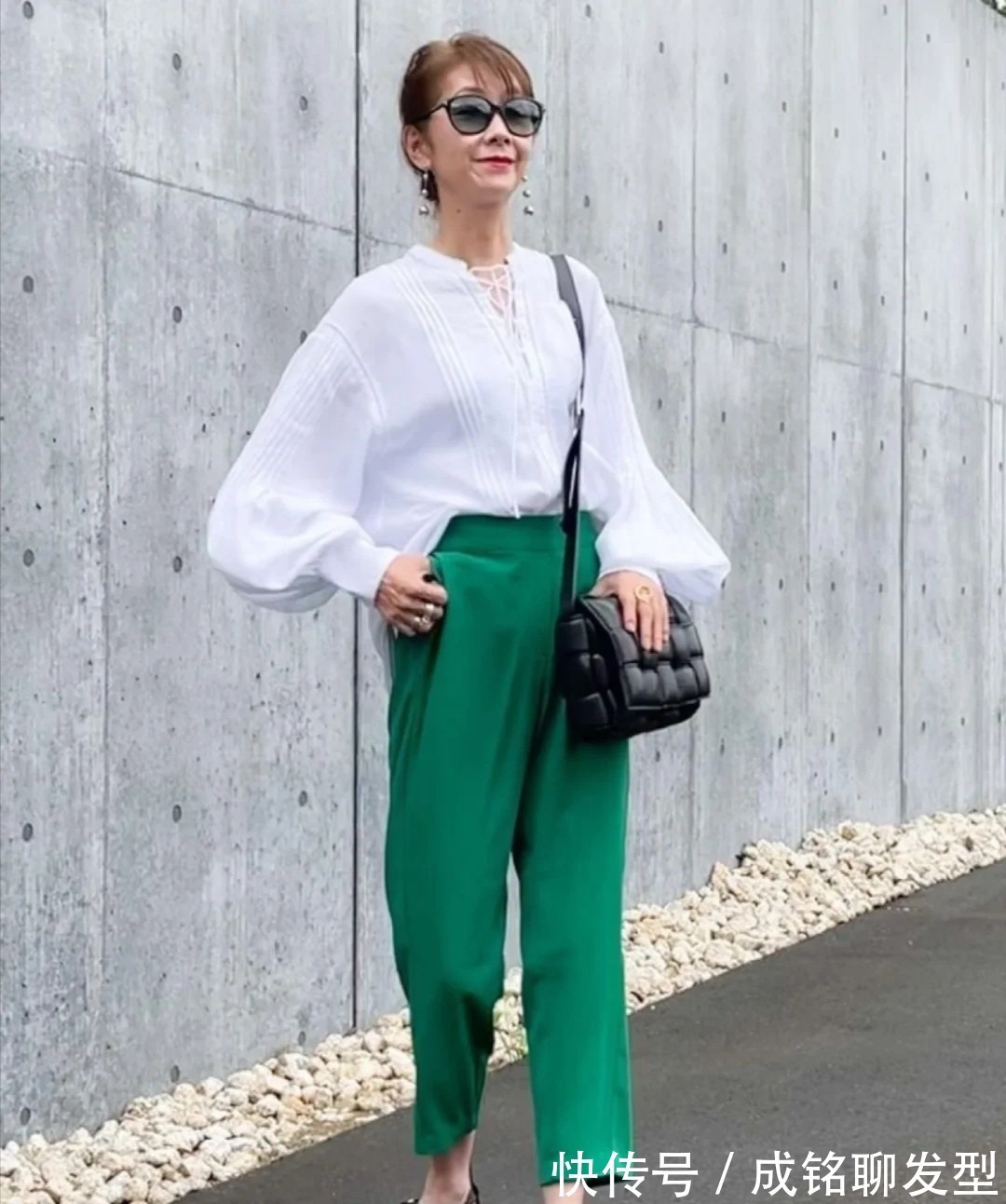 女人|女人穿搭是否高级与年龄无关,只要搭配得当,怎么穿都时尚减龄