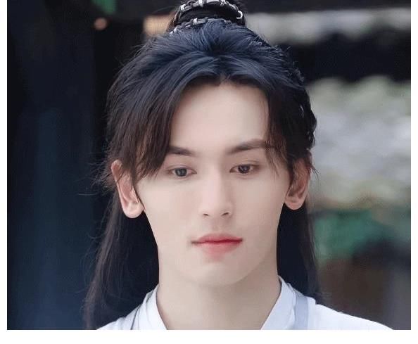 新媒体|艺人新媒体指数“大洗牌”：张哲瀚排名下降，罗云熙上升到第八，第一断层破9