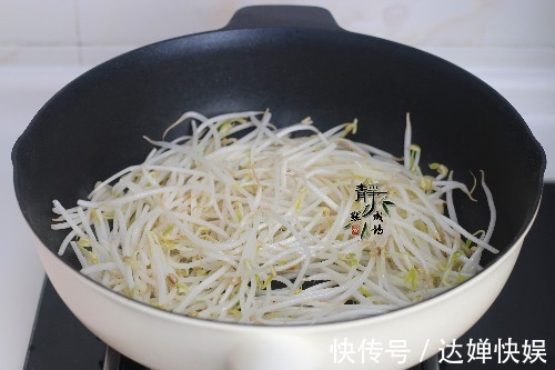 原来韭菜和此菜才是天生一对，3分钟就出锅，比大鱼大肉都香