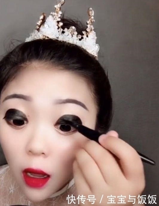 眼线|新娘画死亡眼线,本以为是“青铜”,睁开眼那一刻,单眼皮的痛