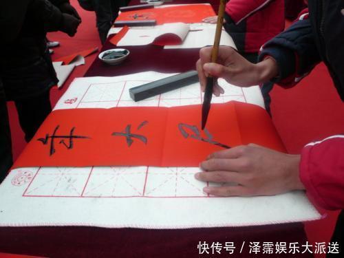 火葬场出上联:“早来晚来早晚得来”,看到下联很是讽刺