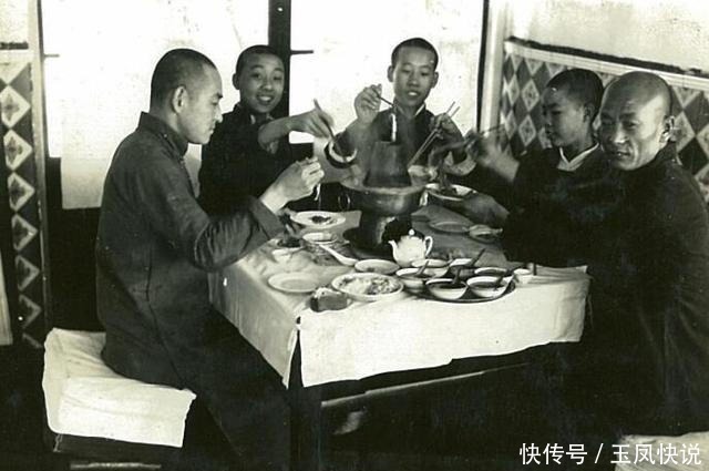 菱角|老照片：80年前北方人怎样吃烤肉？怎样涮羊肉？怎样剥菱角？