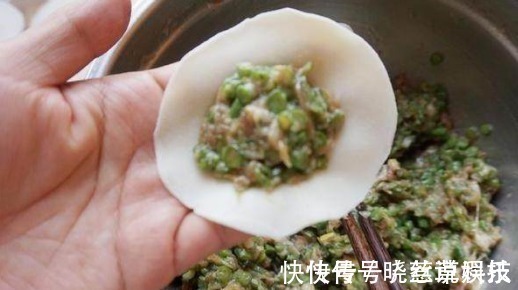 好吃|饺子馅用此菜做，比韭菜鸡蛋好吃N倍，孩子一次吃10个都不够