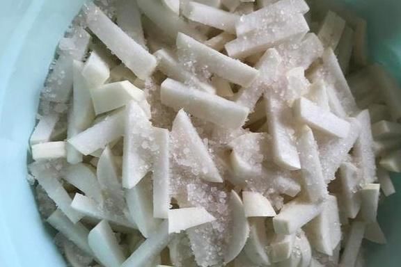 这5种蔬菜晒干后，比新鲜的还好吃，冬天炖肉很香，放一年都不坏