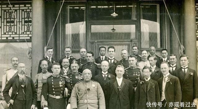 独揽大权|袁世凯成为民国大总统，已独揽大权，为何还要冒险称帝