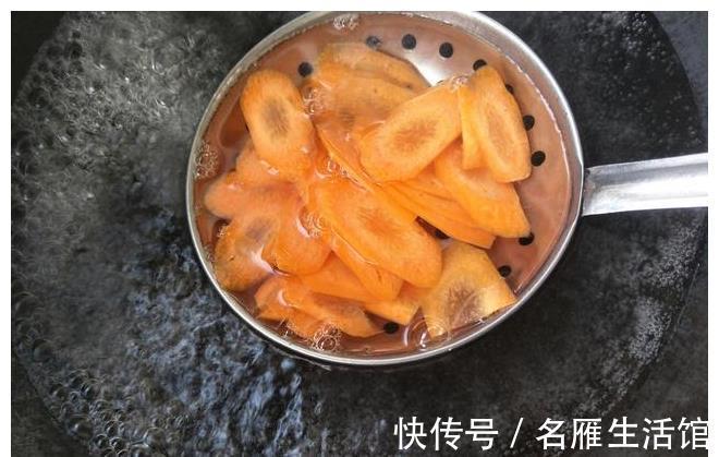 配菜|炒包菜时,多加1样配菜,味道更好营养高,孩子老人都爱吃