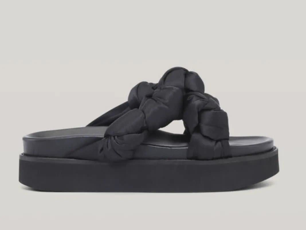 yeezy|目测增高10cm 的凉鞋你不馋吗？