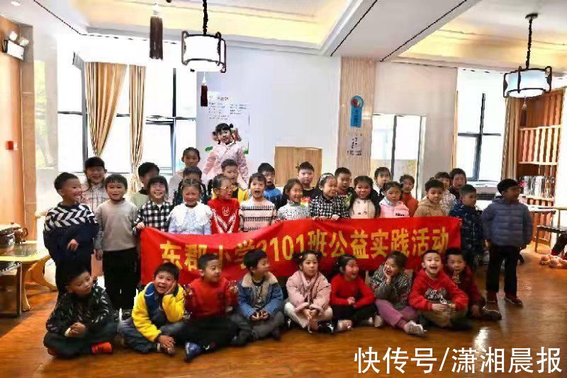 小朋友们|东郡小学“爱心小天使”周末走进养老院