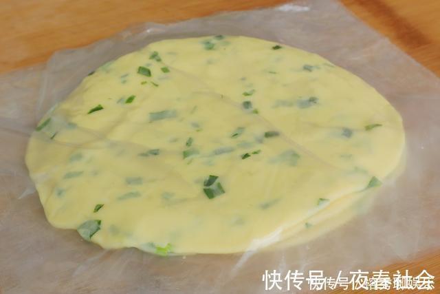 一日三餐|我家面粉从不蒸馒头，教你特色吃法，葱香味十足，家人都夸好吃