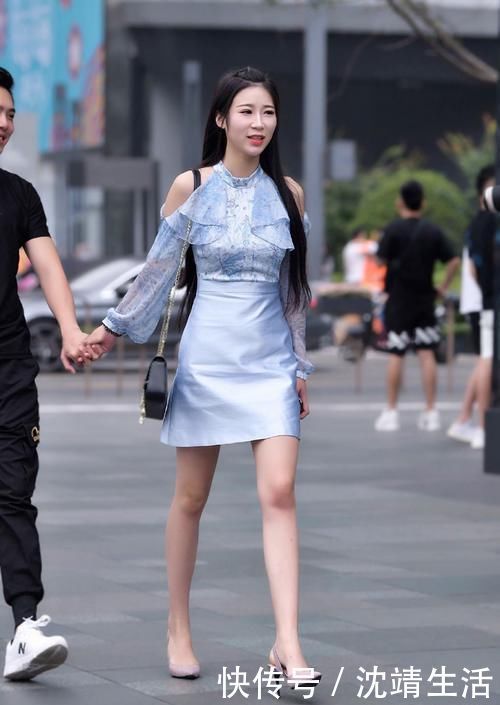 小姐姐|选择款式雅致的短裙漫步街头,让你轻松迈出优雅的步伐