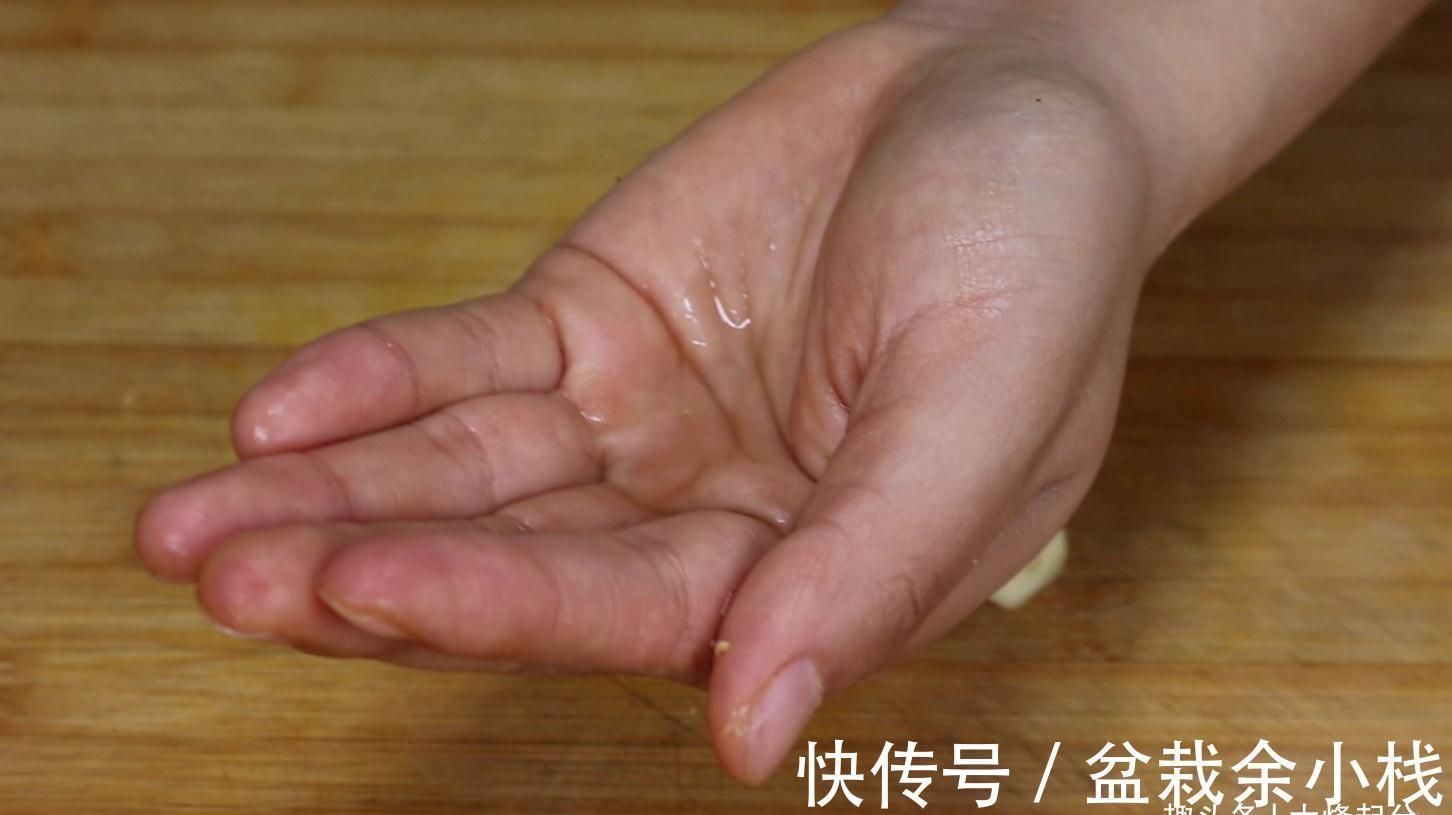 不锈钢|把白醋倒在手心一搓,没想到这么厉害,好多人不懂有啥用,太棒了