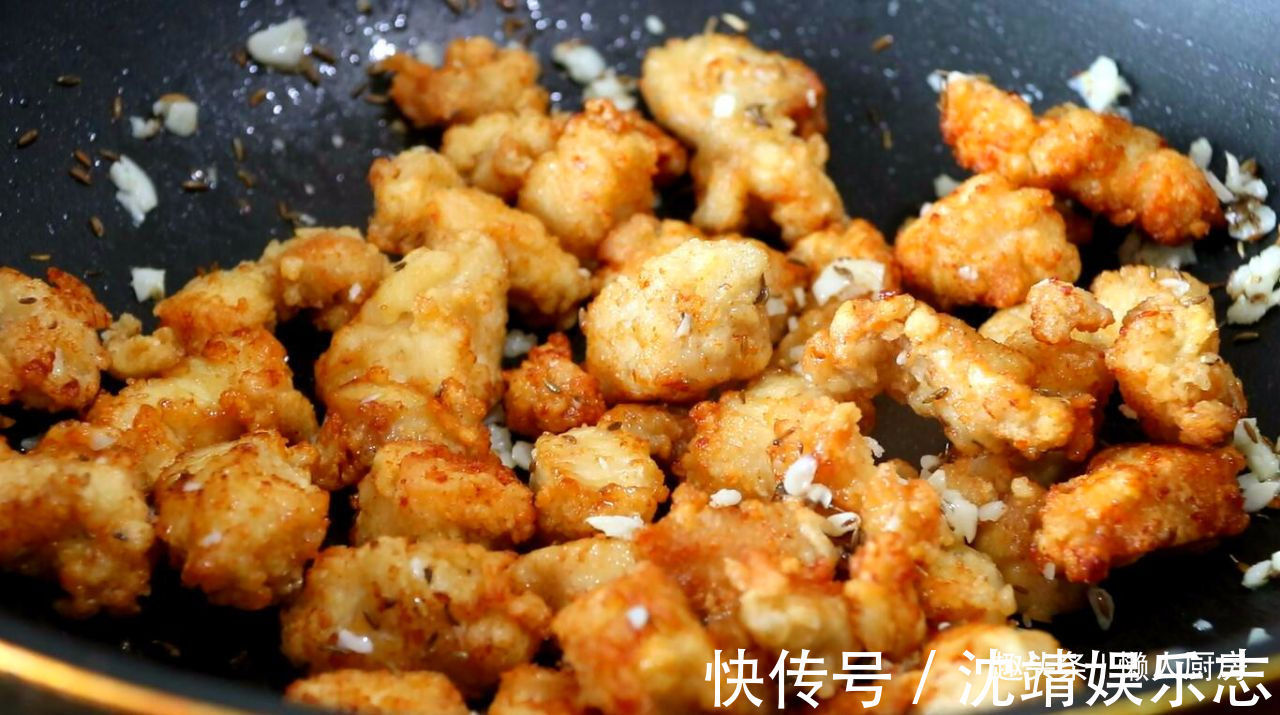 教你鸡胸肉最香的做法,外皮酥脆,肉嫩不柴,怎么吃都吃不腻