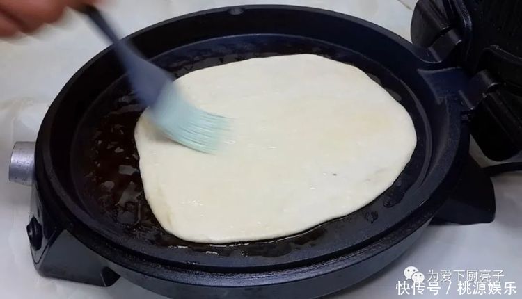 烙饼这么做太香了，开水一烫，张张柔软又劲道，学会天天不起早