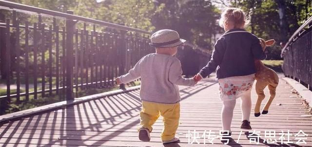 家庭|多子家庭中,哪个孩子会最孝顺父母应该牢记孝顺和出生顺序无关