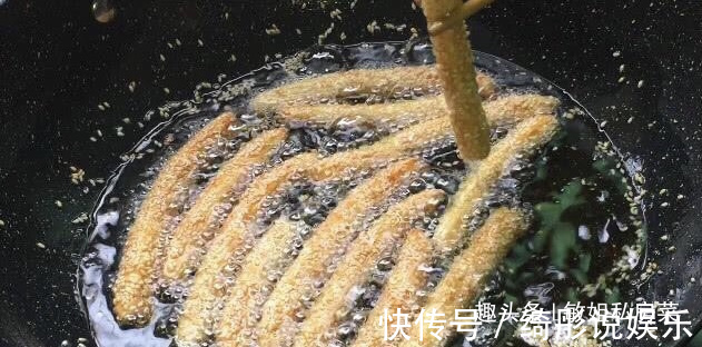 3个红薯，简单一揉，教你做芝麻条，酥脆香甜，比卖的香，太好吃