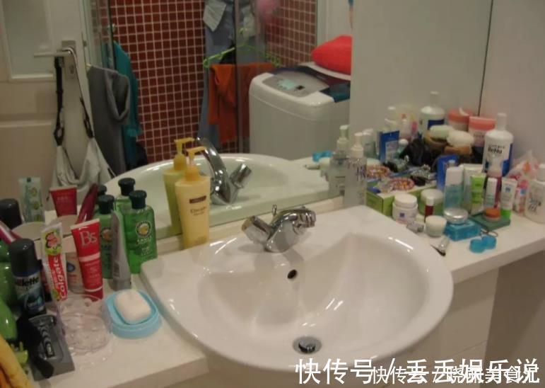 夹缝|卫生间的瓶瓶罐罐太多？这样收纳能全部摆下，小户型的赶紧照着学