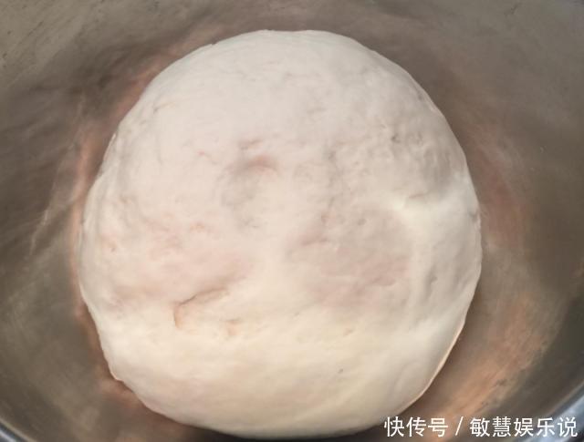 媳妇蒸馒头，和面不用水，也不用牛奶，出锅比面包还软，自带甜味