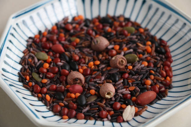 隔三差五|冬天,早餐就馋这粥,隔三差五喝一碗,润肺滋补五脏,女人喝最好