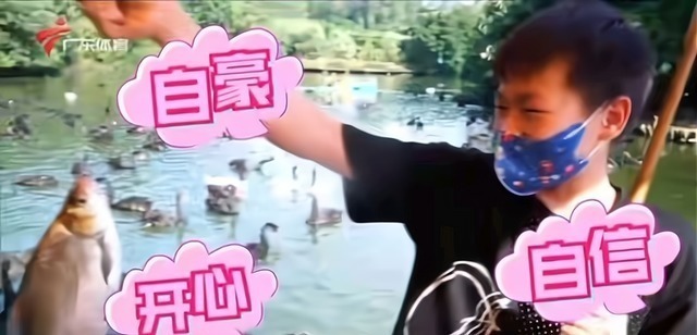 红姐|全红婵连续钓上9条鱼破纪录!红姐炫耀:厉害吗?周围人一顿吹捧