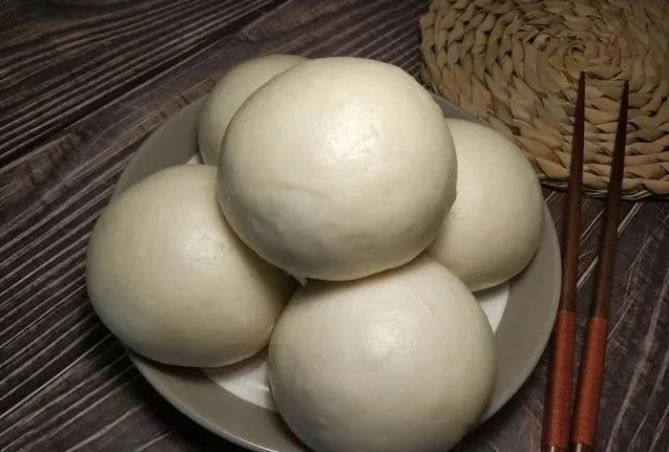 蒸馒头别只加酵母和白糖,多加一个料,馒头蓬松洁白,光滑不开裂