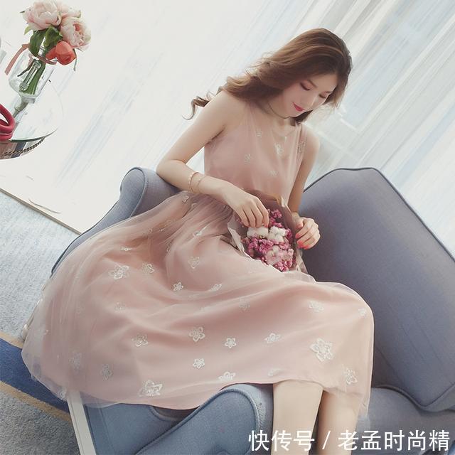 钩花|今年一款浓浓法式风情的连衣裙,很优雅的既视感