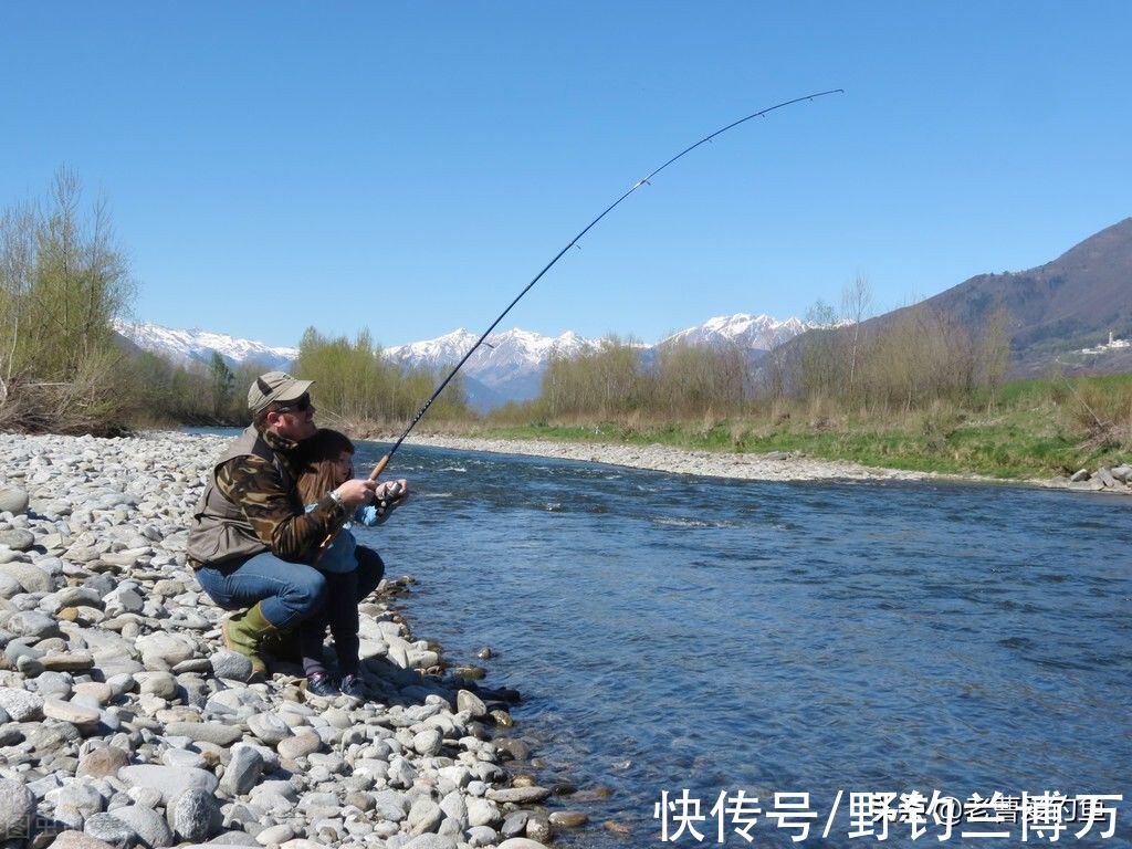 狠人|连续一周抢不到钓位，叫来挖掘机现挖，老钓友：是个狠人