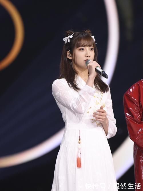 李藝彤|雙雙退團后,李藝彤參加綜藝再次聊起鞠婧祎,稱她是自己一輩子達不到的目標