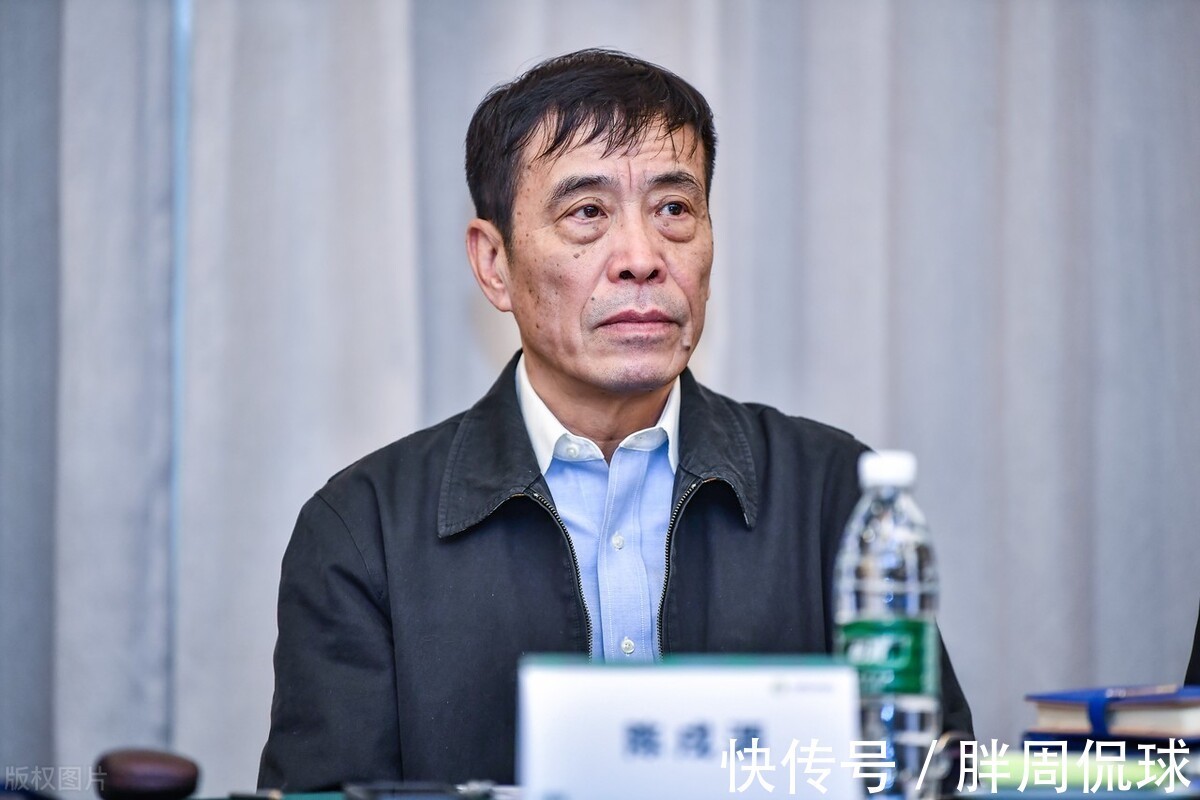 降薪|上午8点05分,陈戌源正式出手,男足全员都遭殃,球迷纷纷力挺