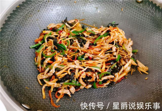 新手|只需四步，就能在家的鱼香肉丝做法，方法简单易学，新手一看就会