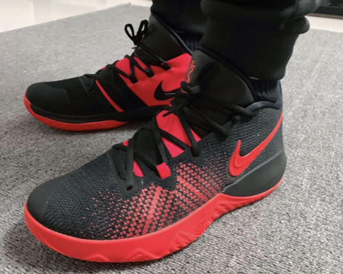 400块钱左右NIKE实战篮球鞋推荐，学生党非常值得购买。