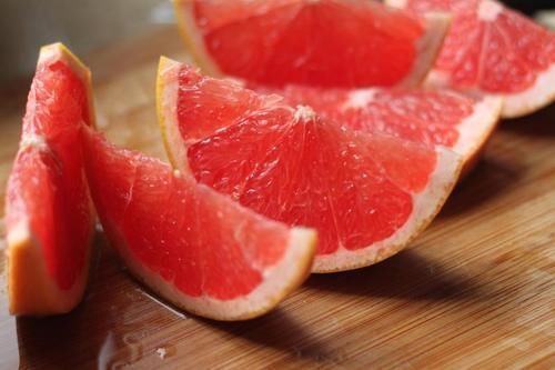 血压|血压高的人要警惕:除了盐,还要少吃3种水果,以免血压控制不好