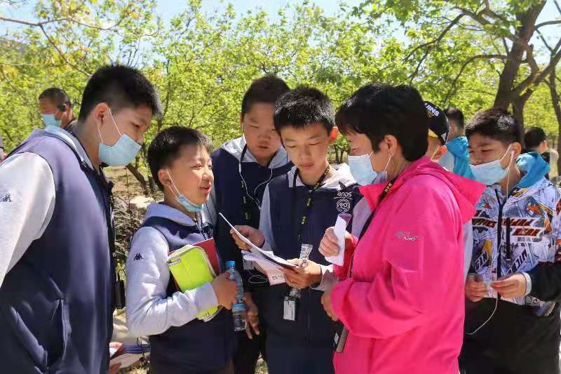 北京怀柔九渡河镇药材基地迎城里娃“游学”