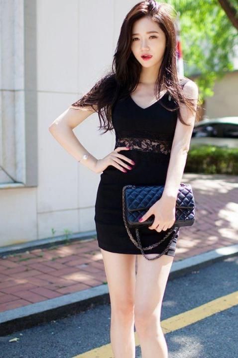 魅力|干净利落的紧身裙美女,秀出窈窕身姿,魅力太强了