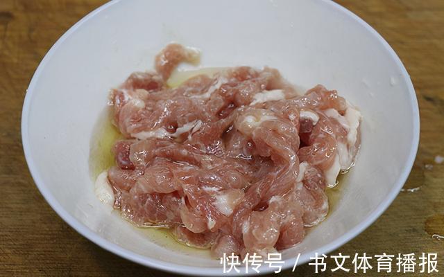 豆皮|冬季,要顺应节气合理膳食,教你做五彩豆皮卷,有菜有肉营养好