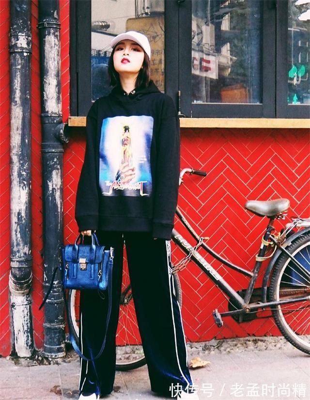 典例 秋天卫衣怎么穿?除了不搭牛仔裤,这“3种”下装都可以,特时髦
